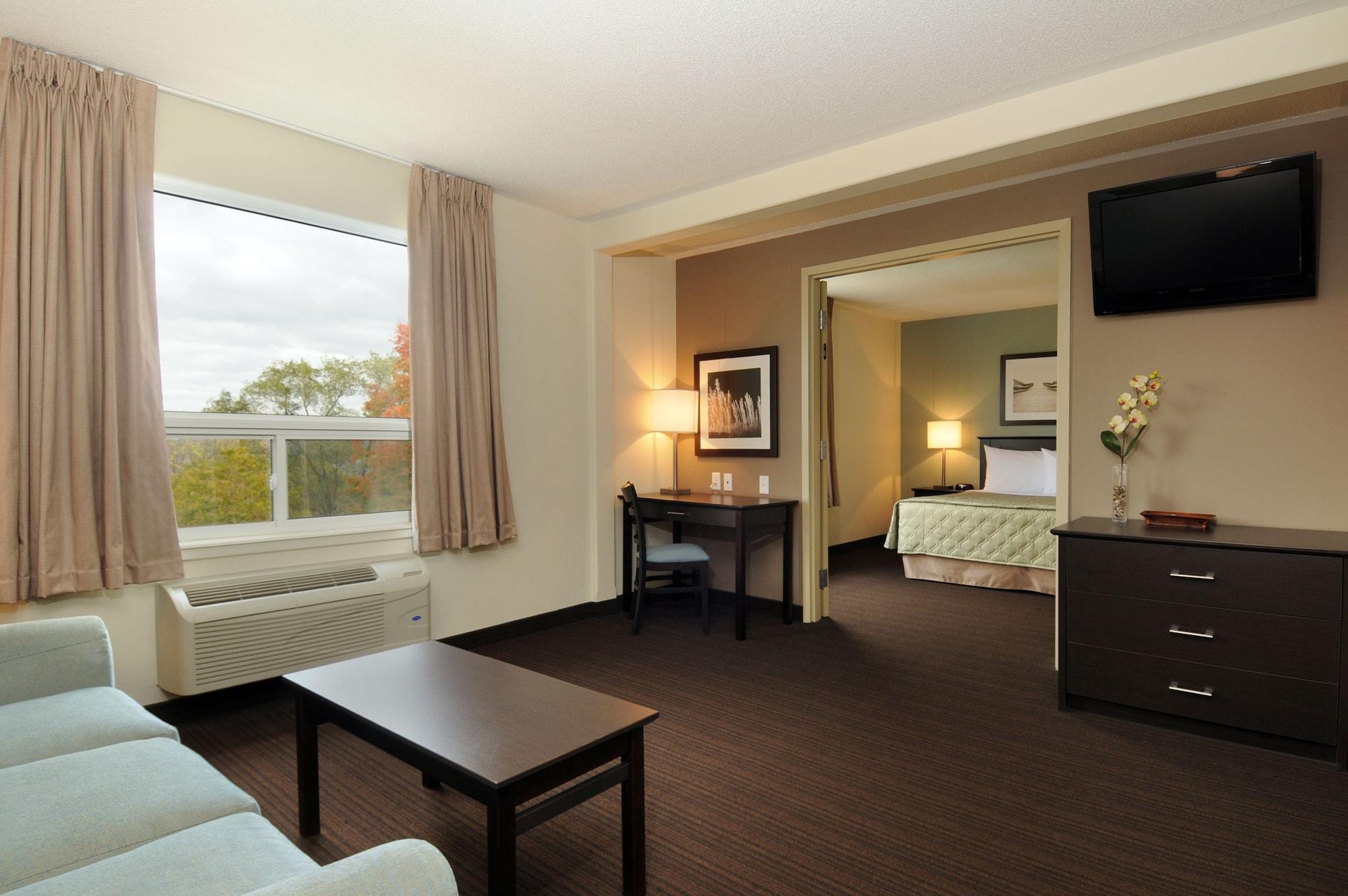 Super 8 By Wyndham Peterborough Hotel Екстериор снимка