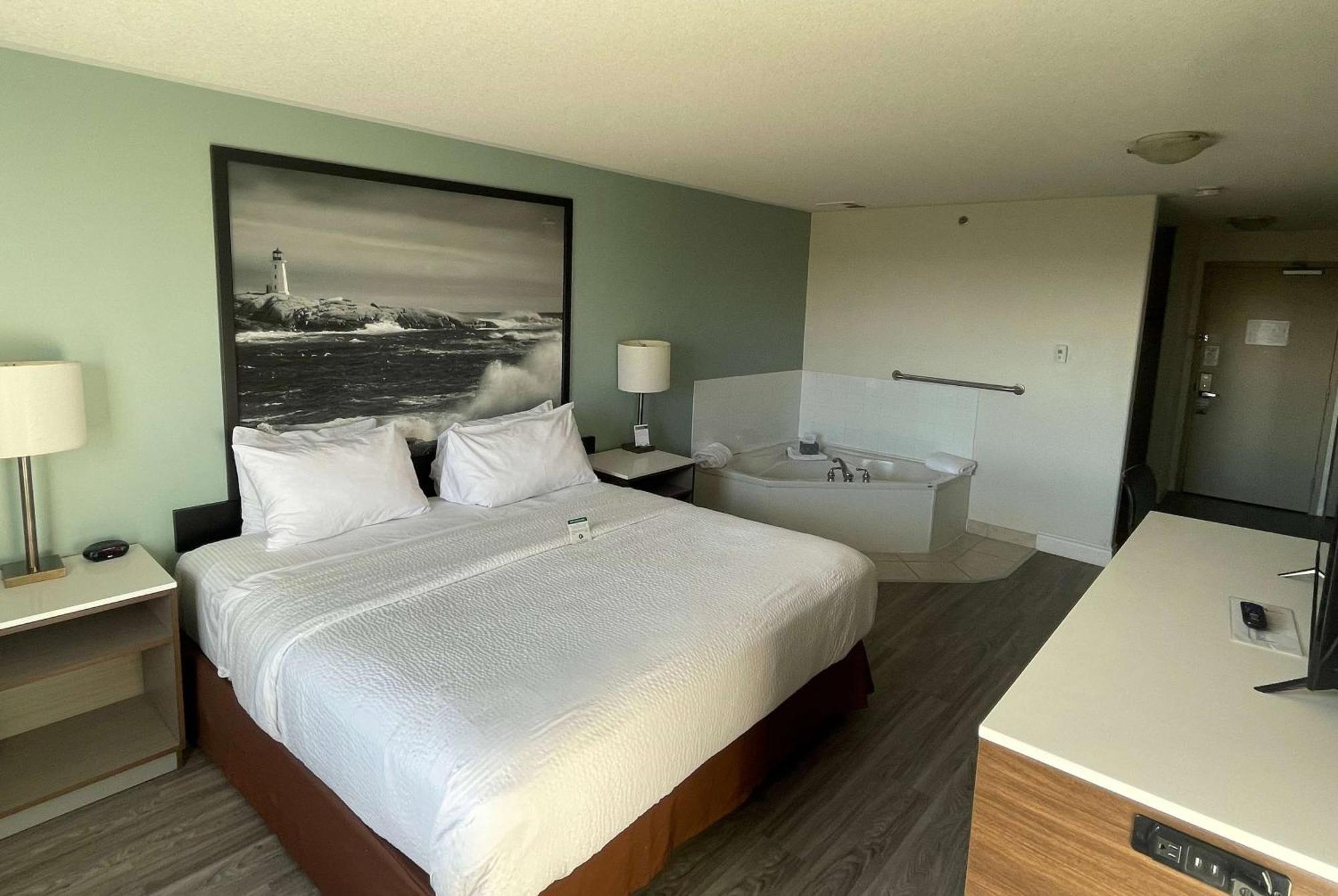 Super 8 By Wyndham Peterborough Hotel Екстериор снимка