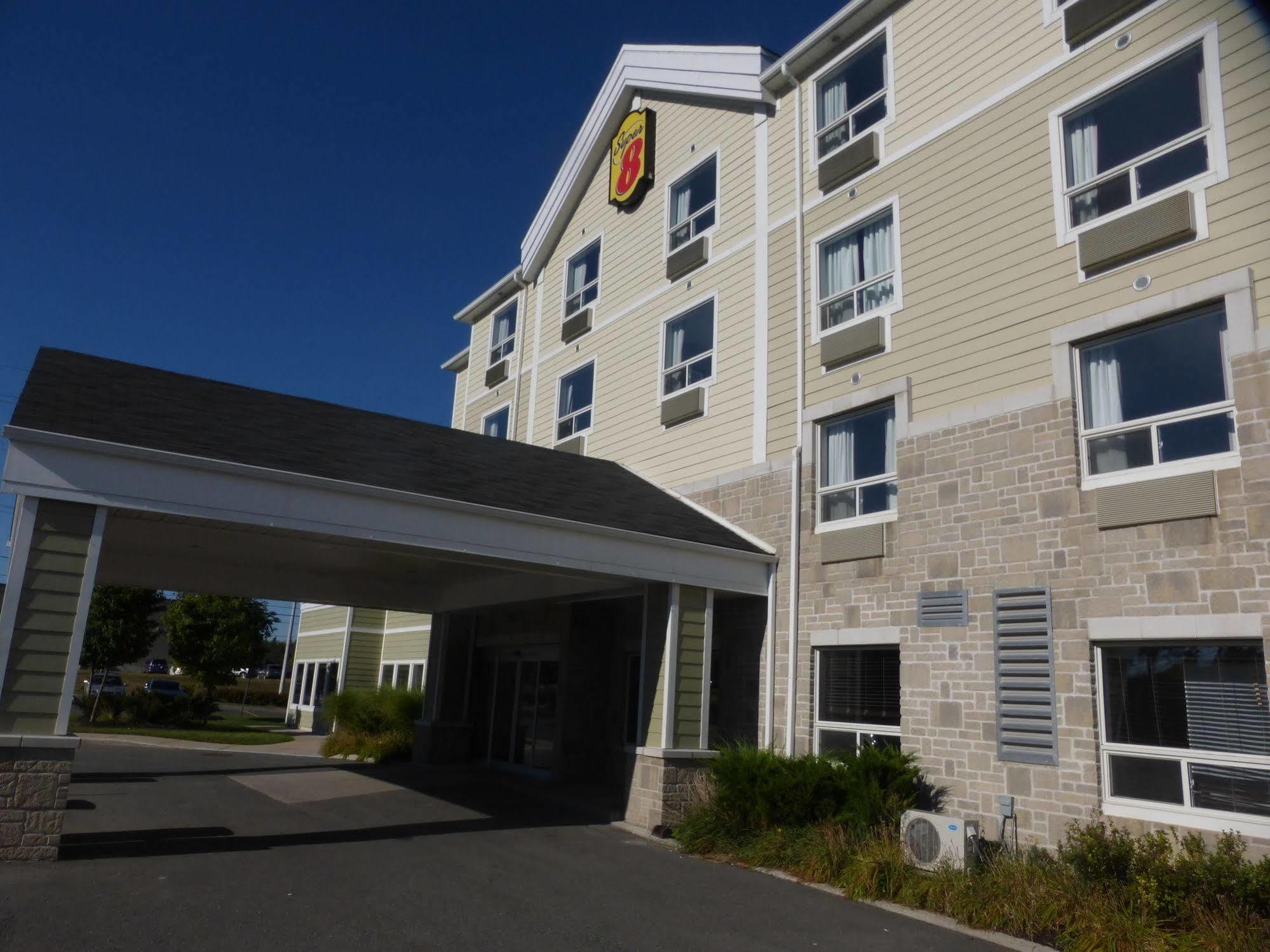 Super 8 By Wyndham Peterborough Hotel Екстериор снимка